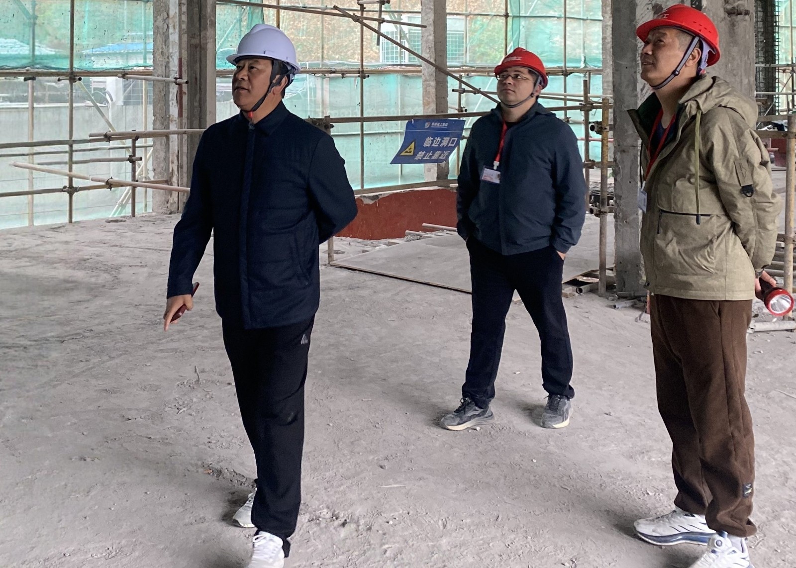 李易順董事長帶隊(duì)視察浙江省軍區(qū)杭州退休干部休養(yǎng)所改造工程 督導(dǎo)安全生產(chǎn)與質(zhì)量管控